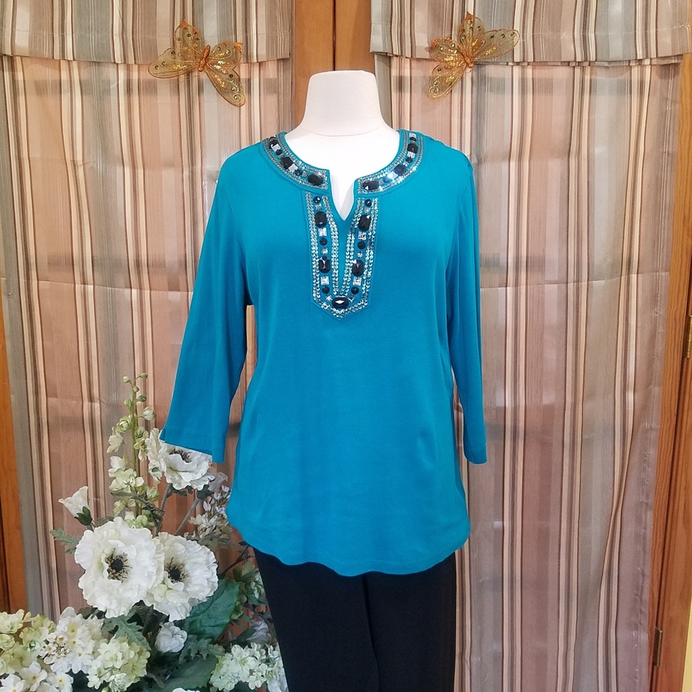 💕Stunning Turquoise LS w/ embellished neckline 💕